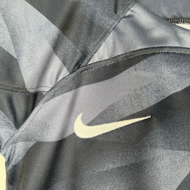 Kit Infantil Barcelona Goleiro Nike 23/24 - Preto com detalhes em branco