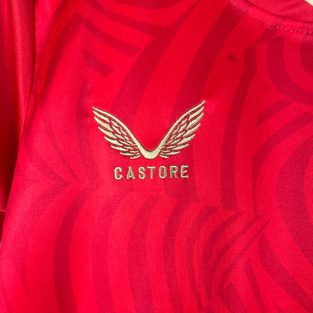 Kit Infantil Sevilla II Castore 23/24 - Vermelho com ondulações cinza e dourado