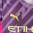Kit Infantil Manchester City Goleiro Puma 23/24 - Roxo com detalhes em rosa e dourado