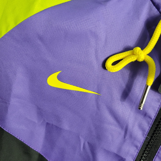 Jaqueta Corta-Vento Brasil 23/24 Masculino Nike - Roxo com detalhes em amarelo