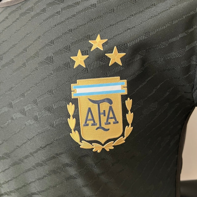 Camisa Seleção Argentina Edição Especial 23/24 - Jogador Adidas Masculina - Preta com detalhes em dourado
