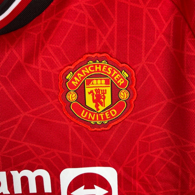 Camisa Manchester United I 23/24 -  Adidas Feminina - Vermelha com detalhes em preto e branco