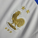 Camisa Seleção da França Treino 22/23 - Torcedor Nike Masculina - Branca com detalhes em azul e dourado