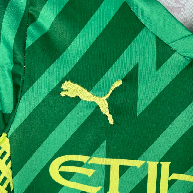 Kit Infantil Manchester City Goleiro Puma 23/24 - Verde com detalhes em amarelo