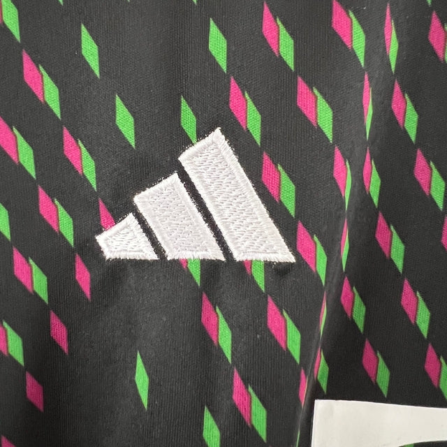 Kit Infantil Bayern de Munique II 23/24 Adidas - Preto com detalhes em roxo e verde