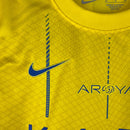 Kit Infantil Al-Nassr I Nike 23/24 - Amarelo com detalhes em azul