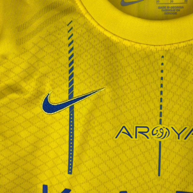 Kit Infantil Al-Nassr I Nike 23/24 - Amarelo com detalhes em azul