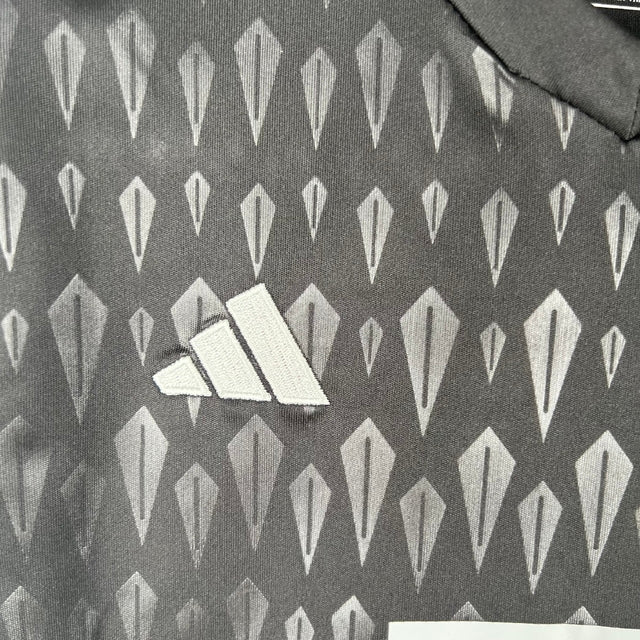 Kit Infantil Bayern de Munique Goleiro Adidas 23/24 - Preto com detalhes em branco