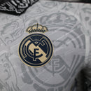 Camisa Real Madrid Edição Especial 23/24 - Jogador Adidas Masculina - Branca com detalhes em cinza e dourado
