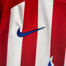 Kit Infantil Atlético de Madrid I 23/24 Nike - Vermelho e branco e azul