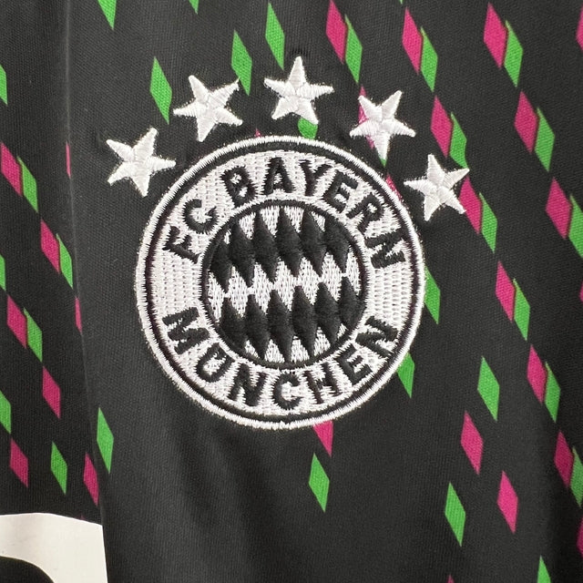 Kit Infantil Bayern de Munique II 23/24 Adidas - Preto com detalhes em roxo e verde
