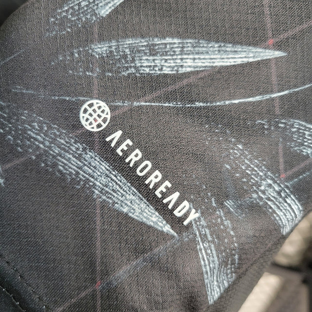 Camisa Seleção Japão Edição Especial 23/24 - Torcedor Adidas Masculina - Preta com detalhes em vermelho