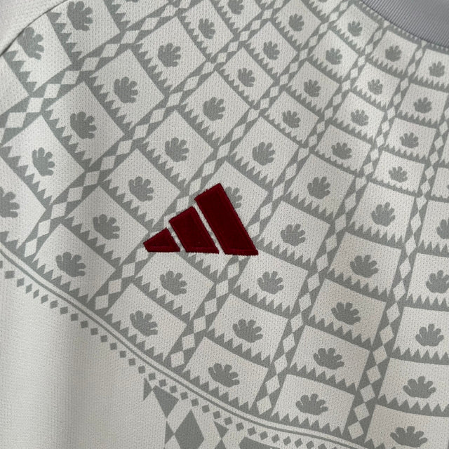 Camisa Seleção México Edição Especial 23/24 - Torcedor Adidas Masculina - Branca com detalhes em vermelho e amarelo