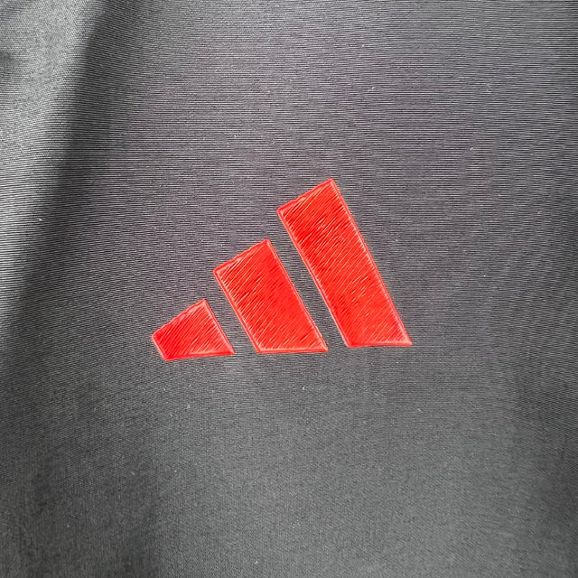 Jaqueta Corta-Vento River Plate 23/24 Masculina Adidas - Preta com detalhes em vermelho e branco