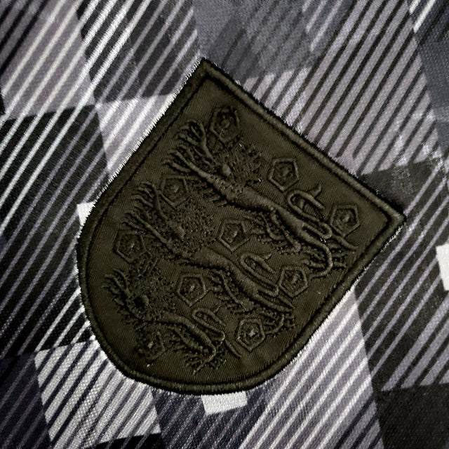 Camisa Retrô Seleção da Inglaterra 1990 - Umbro Masculina - Preta e branca