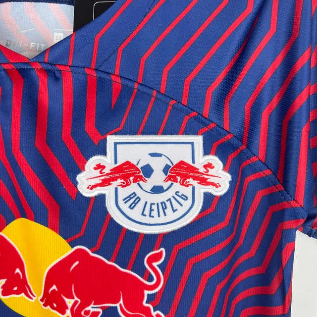 Kit Infantil Red Bull Leipzig II 23/24 - Nike - Azul com detalhes em vermelho