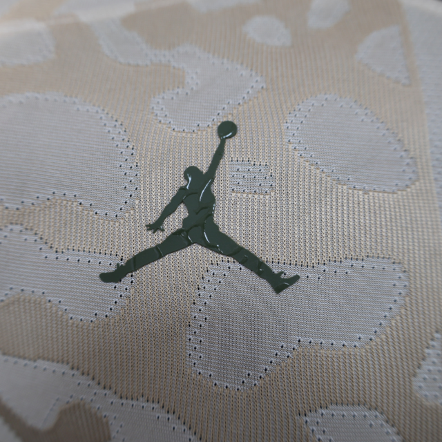 Camisa Paris Saint-Germain IV 23/24 - Jogador Jordan Masculina - Bege