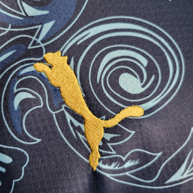 Camisa Itália Edição especial Versace 22/23 - Torcedor Adidas Masculina - Azul com detalhes em dourado