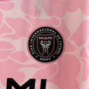 Camisa Inter Miami Edição Especial 23/24 -  Bape Feminina - Rosa com detalhes em branco