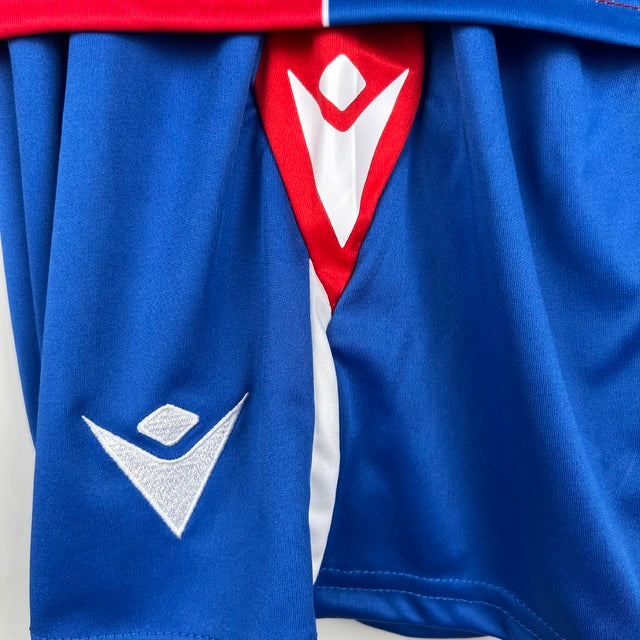 Kit Infantil Crystal Palace I Macron 23/24 - Vermelho e azul com detalhes em branco