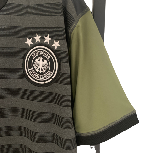 Camisa Retrô Seleção da Alemanha II 2016 - Adidas Masculina - Preta com detalhes em verde