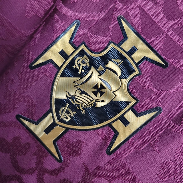 Camisa Vasco da Gama Edição Especial 22/23 Kappa Torcedor Masculino - Vinho com detalhes em dourado verde e amarelo