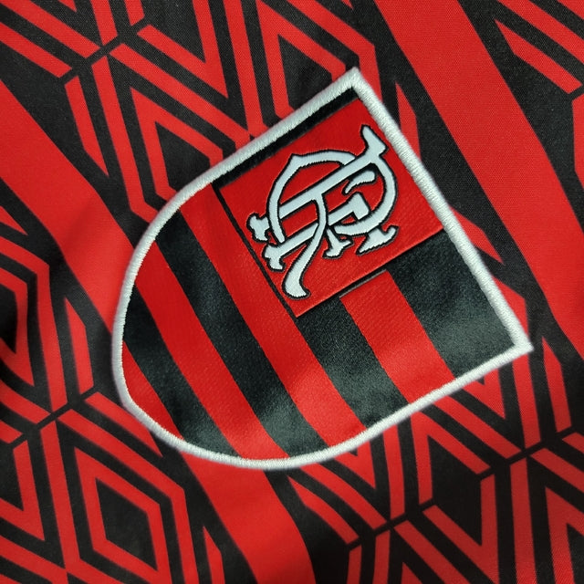Jaqueta Corta-Vento Flamengo 22/23 Masculina Umbro - Vermelho com detalhes em preto