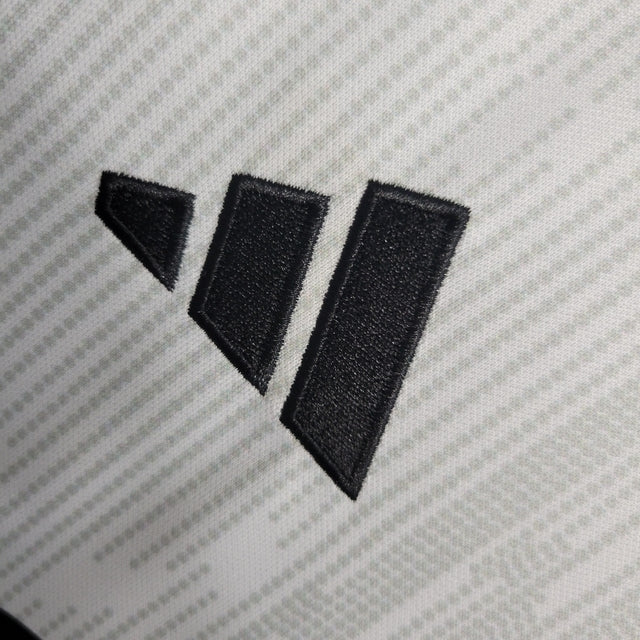 Camisa São Paulo Edição Edição especial 23/24 - Torcedor Adidas Masculina - Branca com listras em vermelho e preto