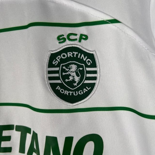 Kit Infantil Sporting Lisboa II Nike 23/24 - Branco com detalhes em verde