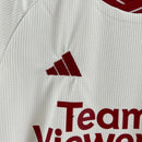 Kit Infantil Manchester United III 23/24 Adidas - Branco com detalhes em vermelho