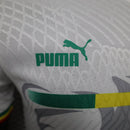 Camisa Seleção do Senegal I 23/24- Jogador Puma Masculina - Branca com detalhes em vermelho e amarelo e verde