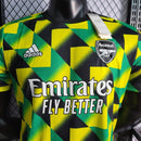 Camisa Arsenal Pré-Jogo 22/23 Jogador Adidas Masculina - Amarelo, preto e verde.