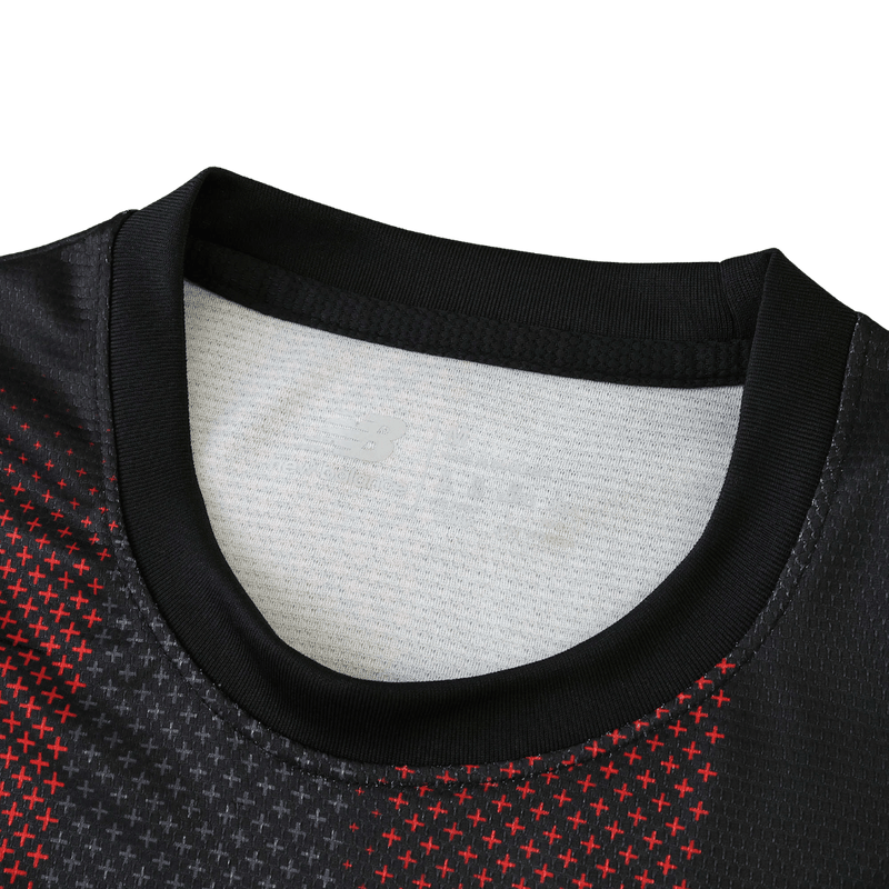 Camisa Bayer Leverkusen Home 2025/2026 New Balance Preta e Vermelha Torcedor Masculina