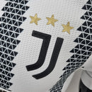 Camisa Juventus I 22/23 - Jogador Adidas Masculina - Branco com detalhes em preto