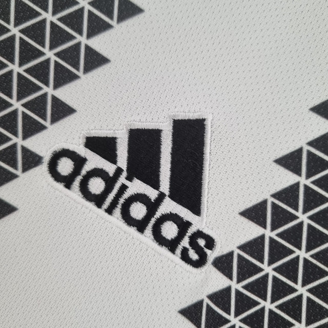 Camisa Juventus I 22/23 - Torcedor Adidas Masculina - Branca e preta
