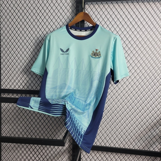 Camisa Newcastle Pré Jogo 22/23 Masculina Castore Torcedor - Azul Celeste