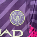 Kit Infantil Manchester City Goleiro Puma 23/24 - Roxo com detalhes em rosa e dourado