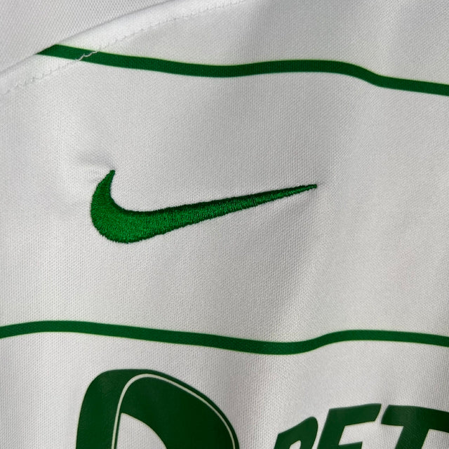 Kit Infantil Sporting Lisboa II Nike 23/24 - Branco com detalhes em verde