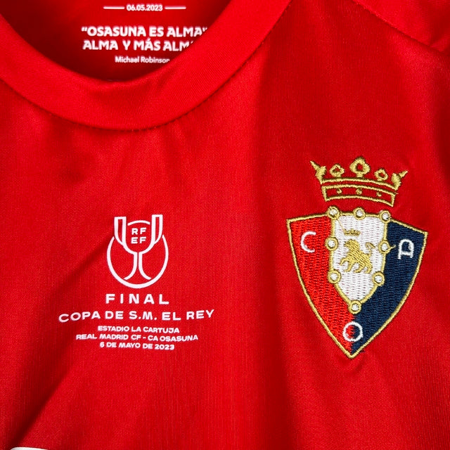 Kit Infantil Osasuna Edição Especial Copa do Rey Adidas 23/24 - Vermelho com detalhes em azul