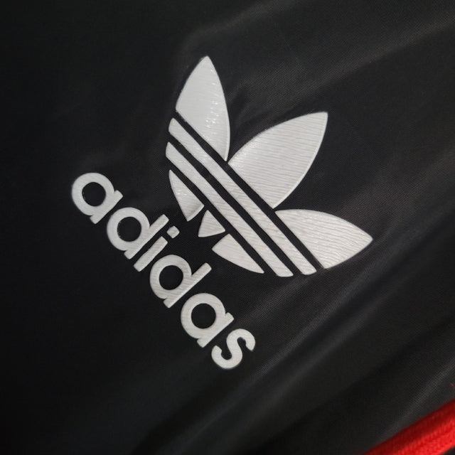 Jaqueta Corta-Vento Flamengo 23/24 Masculina Adidas - Vermelha e preto com detalhes em branco