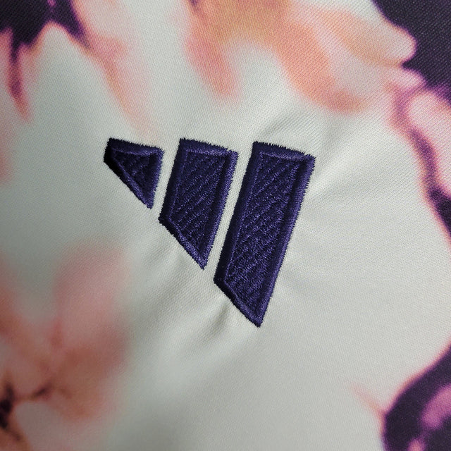 Camisa Seleção Japão Edição Especial 23/24 - Torcedor Adidas Masculina - Branca com detalhes em bege e roxo