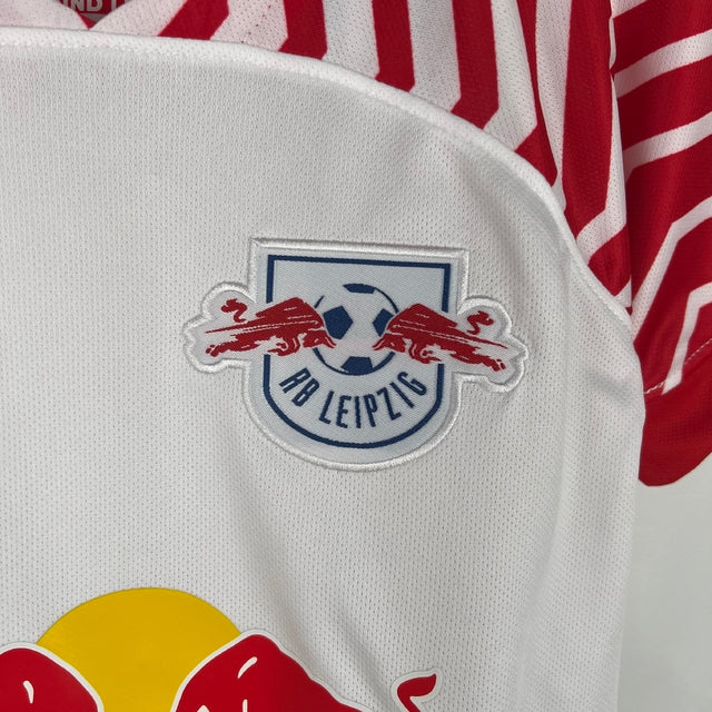 Kit Infantil Red Bull Leipzig I 23/24 - Nike - Branco com detalhes em vermelho