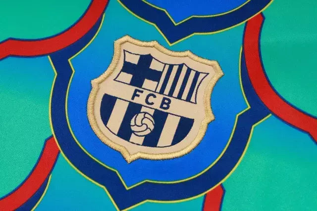 Kit Treino adulto - Camisa e Shorts - Barcelona Nike Edição especial 24/25 - Verde e azul com detalhes em vermelho