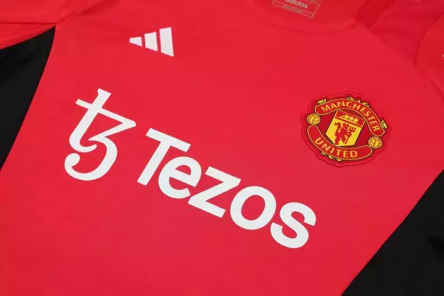 Kit Treino adulto - Camisa e Shorts - Manchester United Adidas 24/25 - Vermelho e preto com detalhes em branco