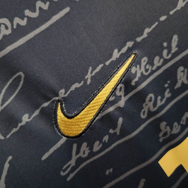 Camisa Frankfurt Edição especial Aniversário de 125 anos 24/25 - Torcedor Nike Masculina - Preta com detalhes em dourado e cinza