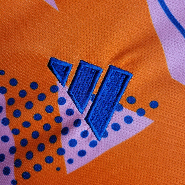 Camisa Seleção da Itália Goleiro 24/25 - Torcedor Adidas Masculina - Laranja com detalhes em azul e rosa e amarelo