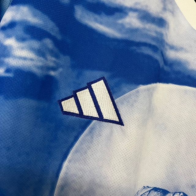 Camisa Japão Edição especial comemorativa 23/24 - Torcedor Adidas Masculina - Azul com detalhes em branco e vermelho