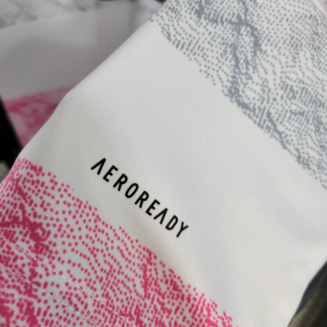 Camisa Juventus II 23/24 - Torcedor Adidas Masculina - Branca e rosa