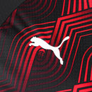 Camisa Milan Pré-Jogo 24/25 - Torcedor Puma Masculina - Preta com detalhes em vermelho