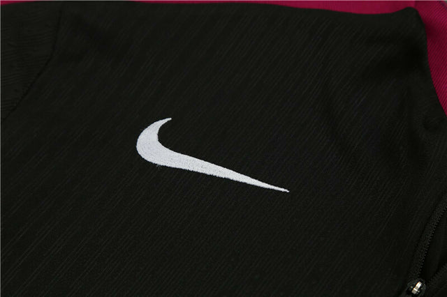 Conjunto Barcelona Treino 25/26 - Masculino Nike - Preto com detalhes em azul e vermelho